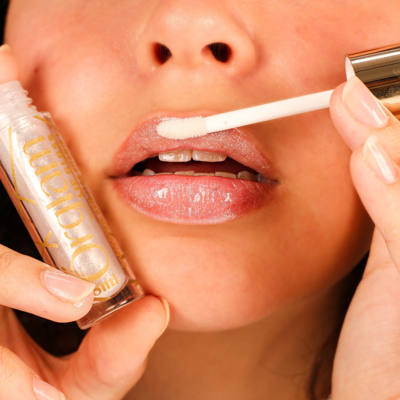 Sparkling lip gloss